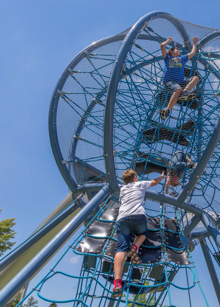 户外儿童甘肃游乐设施采用哪种材质更好？